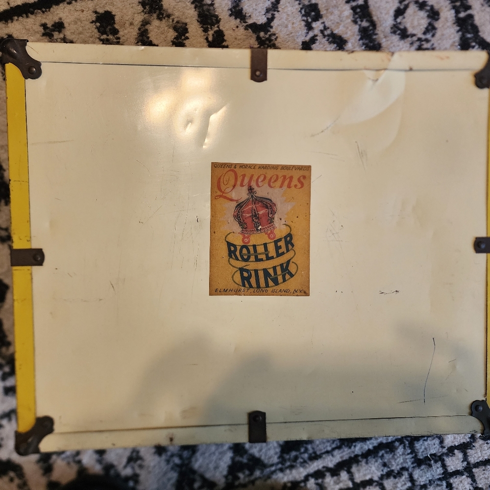 Queens roller rink skate box